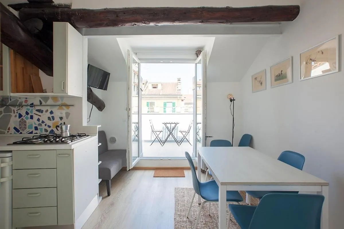 Апартаменты Hacca Collection - Porta Venezia Attic 2Br Милан Италия