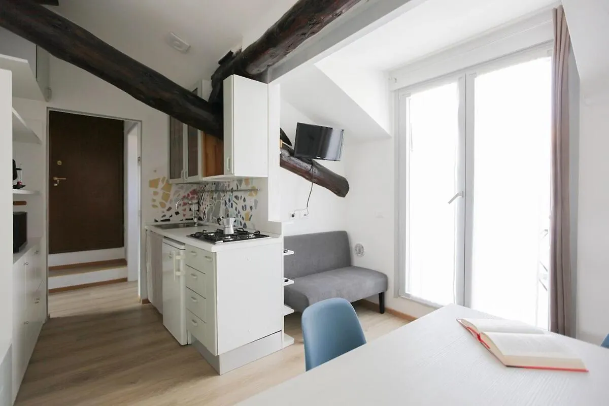 Апартаменты Hacca Collection - Porta Venezia Attic 2Br Милан Италия