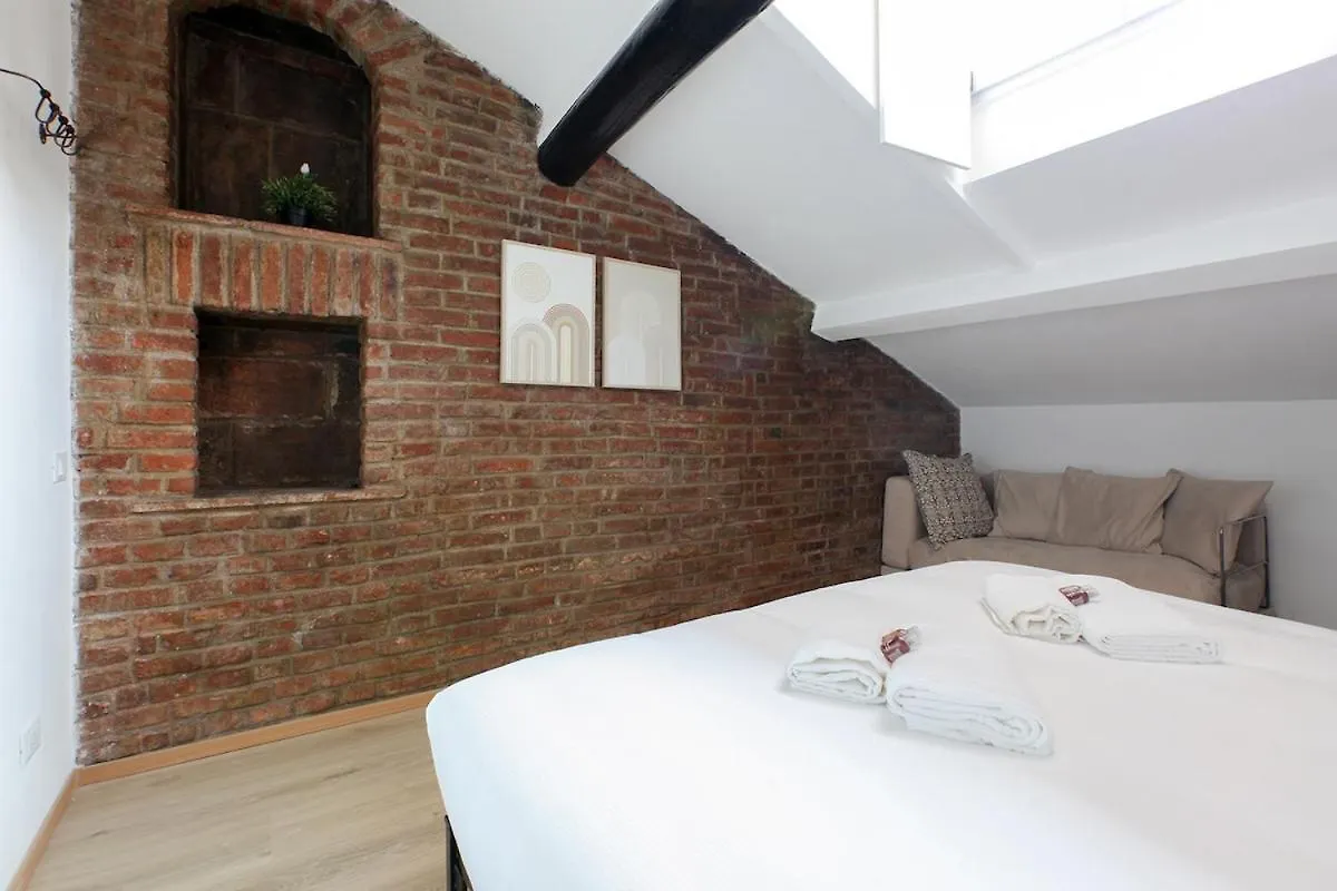 Апартаменты Hacca Collection - Porta Venezia Attic 2Br Милан 0*,
